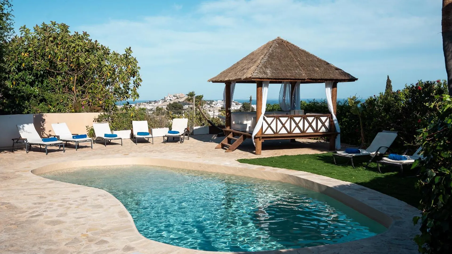 Can Calyssa Luxury Villa Near City Center location